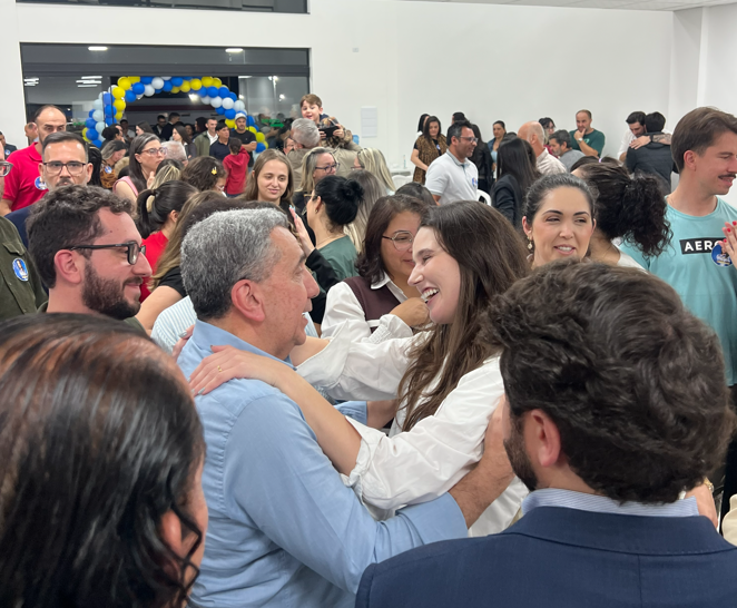 Marjorie Ferreira, candidata a Deputada Federal pelo Paraná, sorrindo